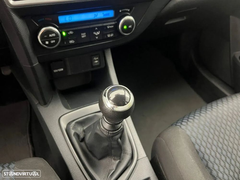 Toyota Auris Touring Sports 1.4 D-4D Active - 6