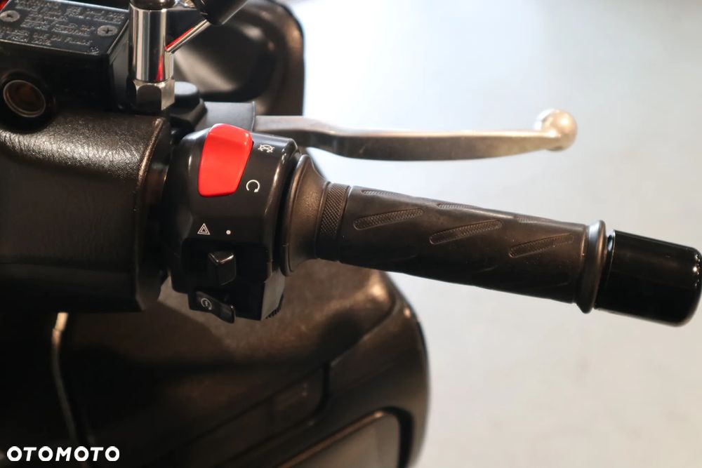 Suzuki Burgman - 13
