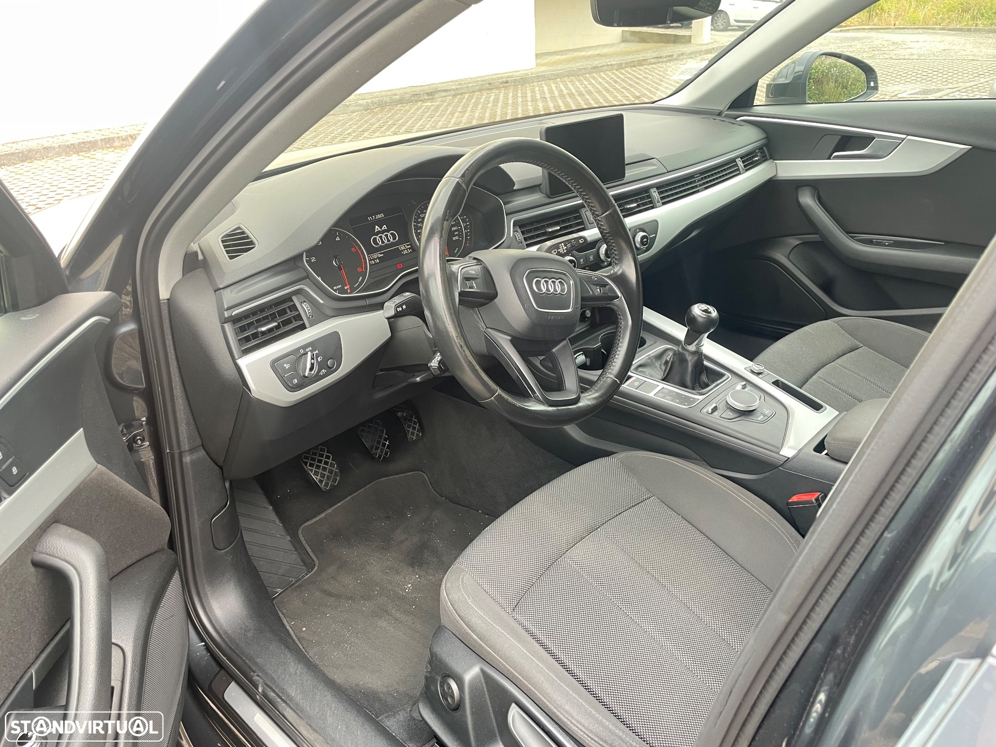 Audi A4 Avant 2.0 TDI Advance - 9