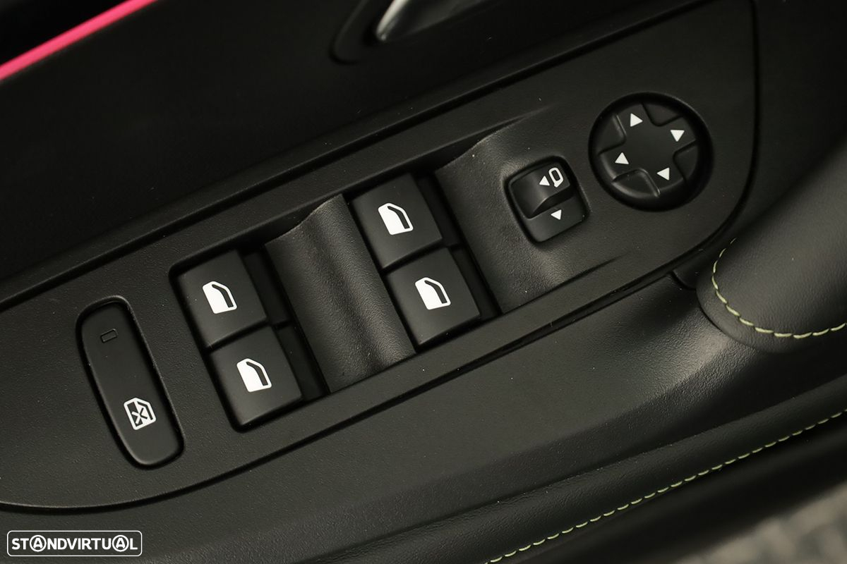 Peugeot e-2008 50 kWh GT - 23