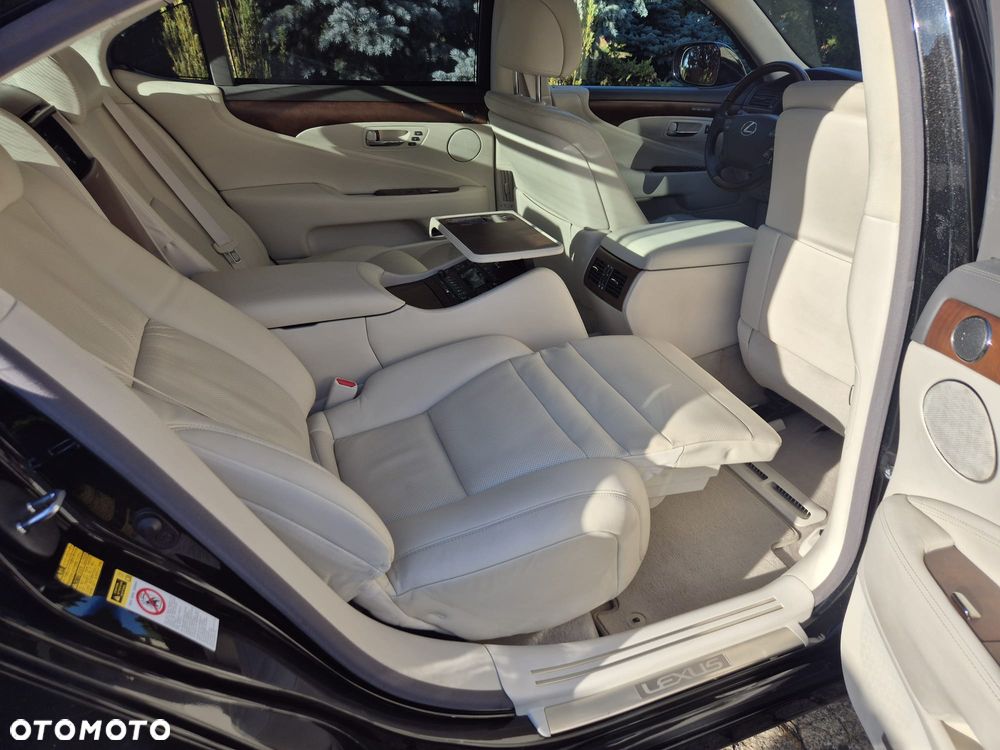 Lexus LS 600h L Superior - 11