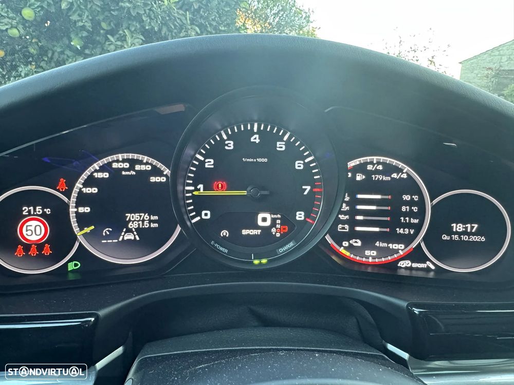 Porsche Panamera 4 E-Hybrid - 10