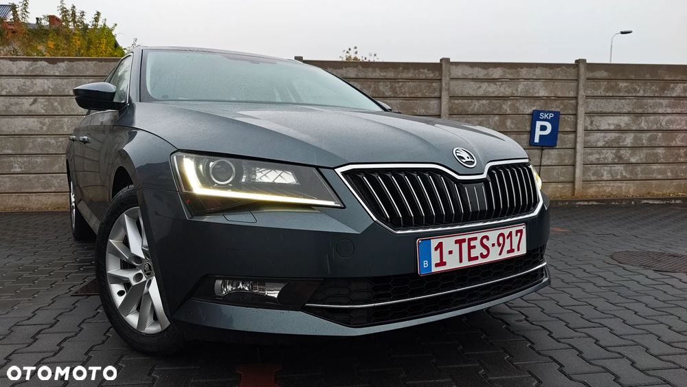 Skoda Superb 2.0 TDI Premium Edition - 17