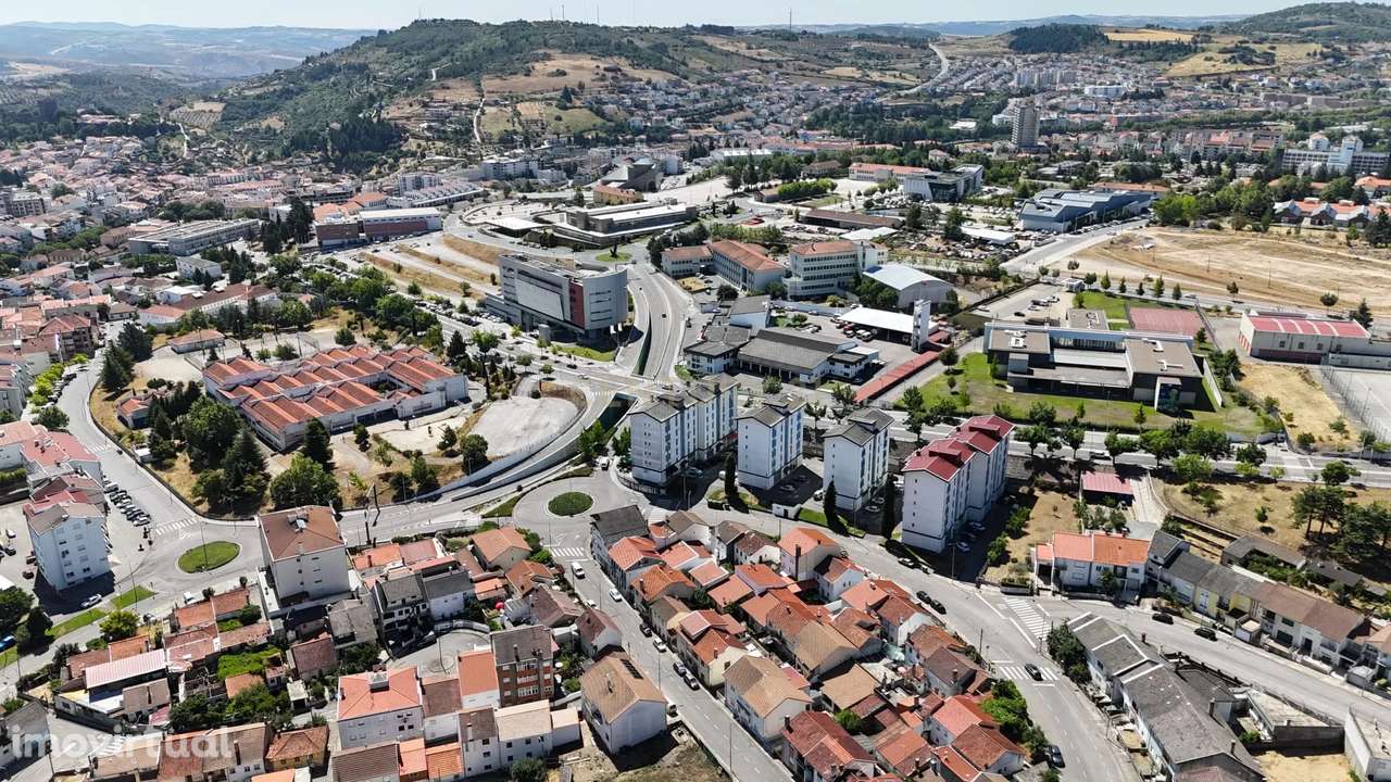 Moradia geminada T3 em Bragança - Grande imagem: 2/35