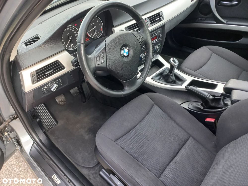 BMW Seria 3 318i Edition Exclusive - 19