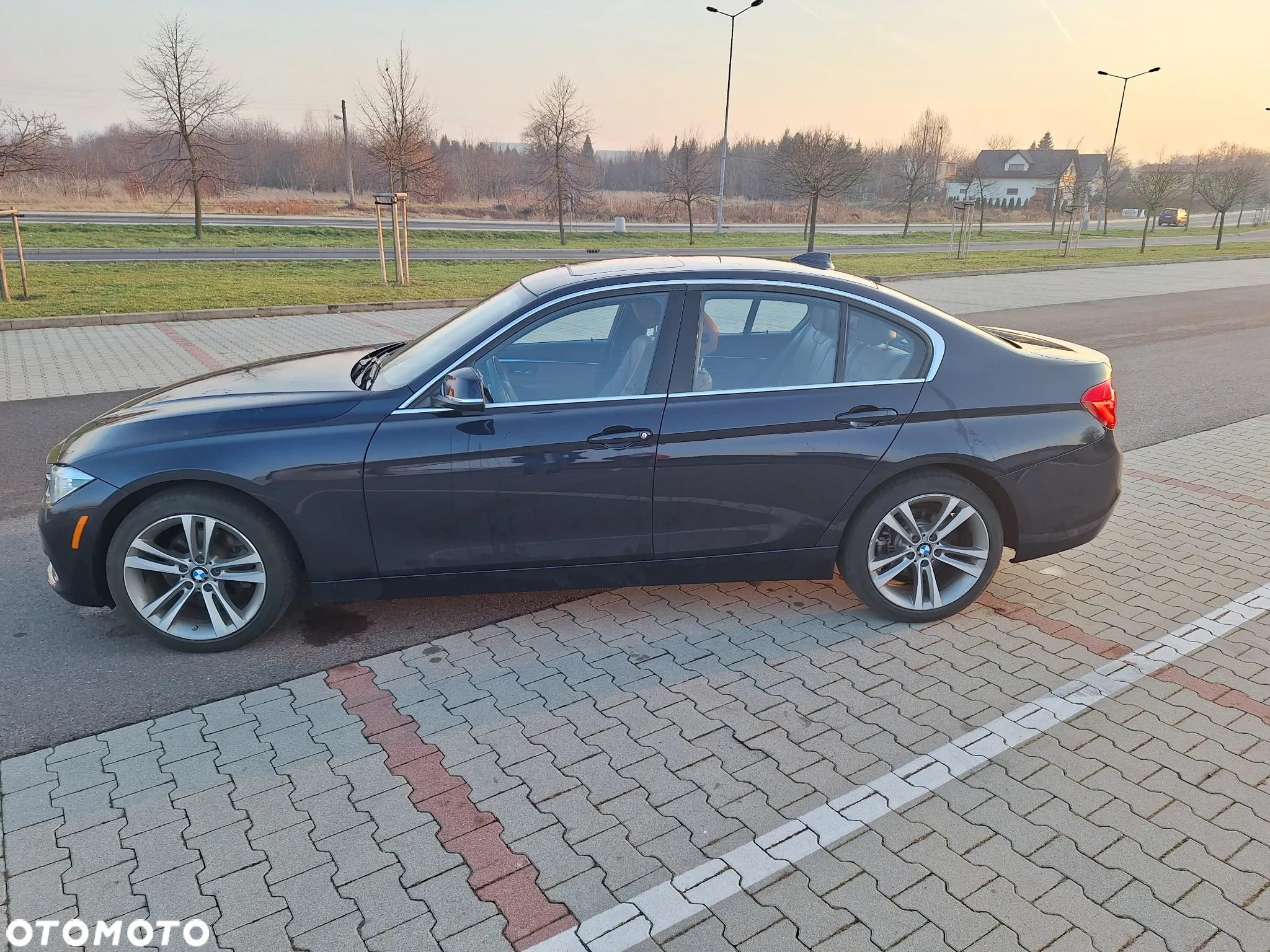 BMW Seria 3 330i xDrive Sport Line - 11
