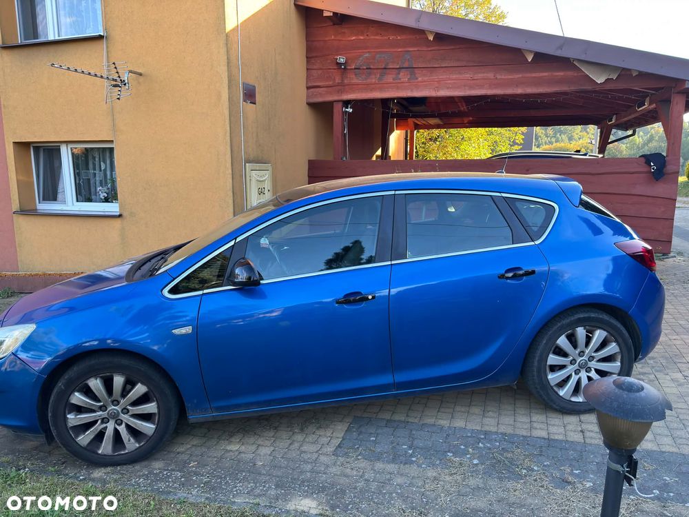 Opel Astra 2010 photo 3