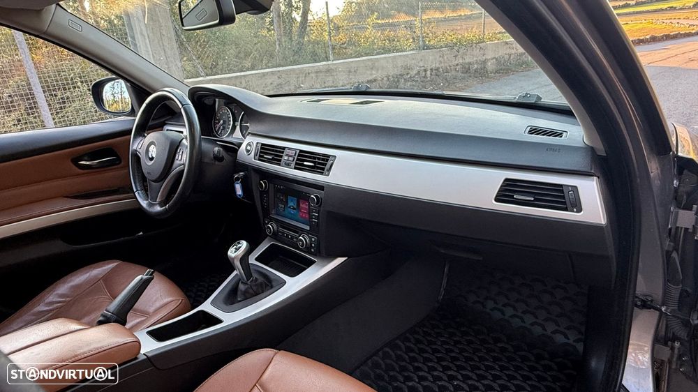 BMW 320 d Sport - 13
