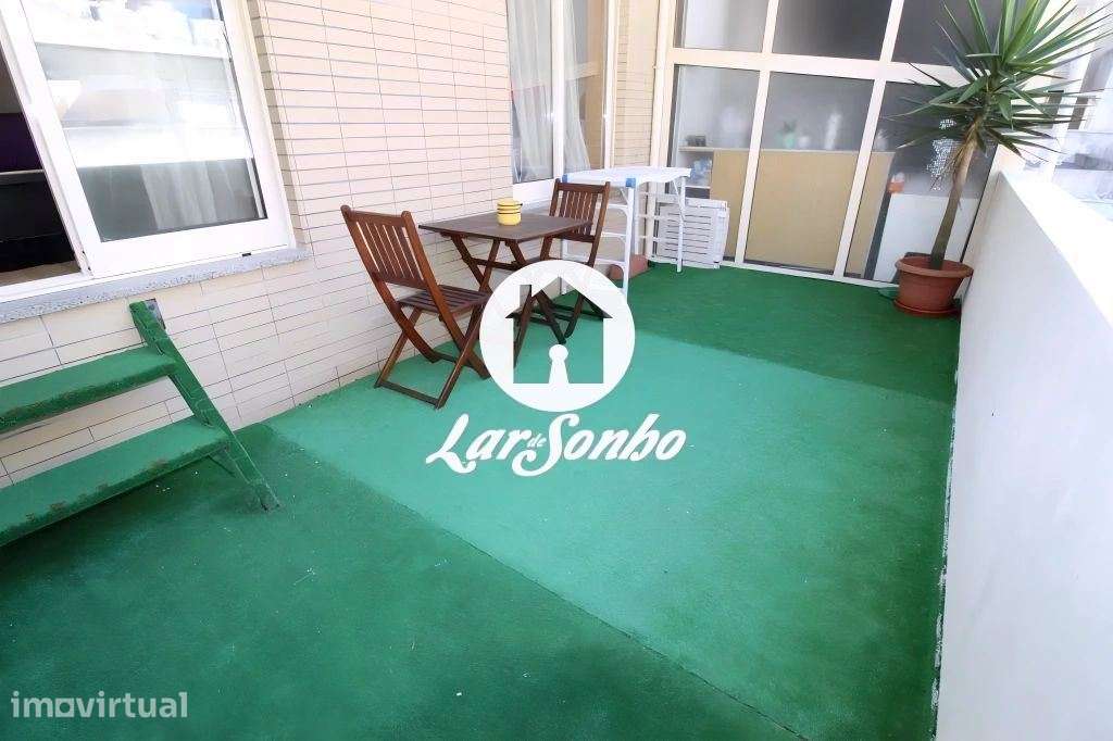 Apartamento T2 c/ garagem fechada e terraço a 200 metros da praia |... - Grande imagem: 3/12