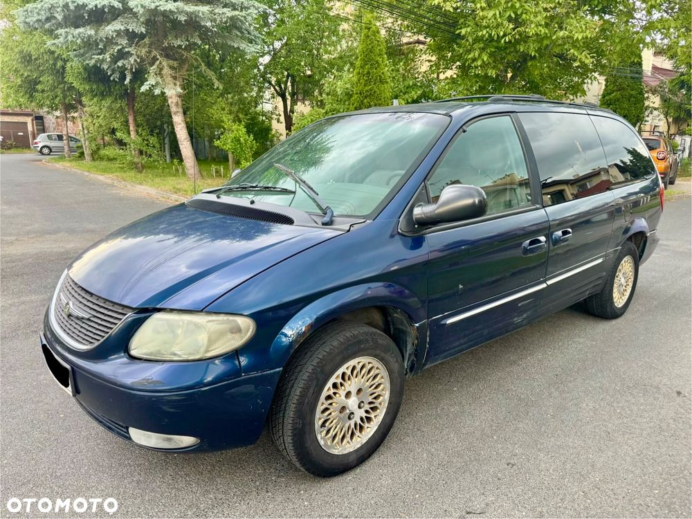 Chrysler Town & Country - 8