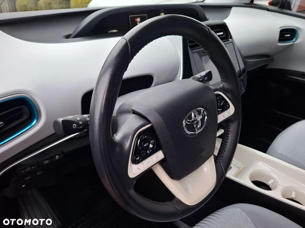 Toyota Prius Hybrid Executive - 17