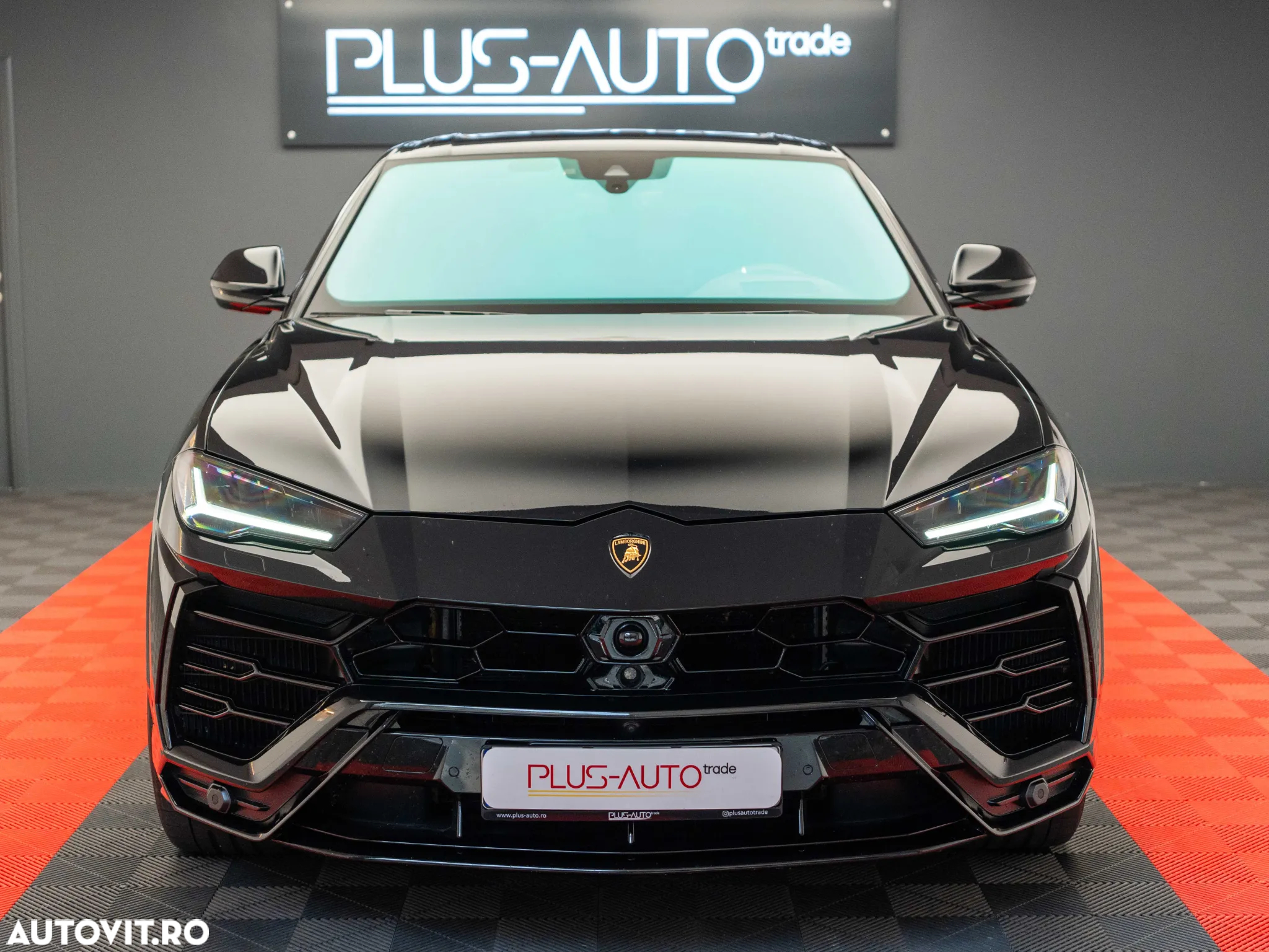Lamborghini URUS Standard - 2