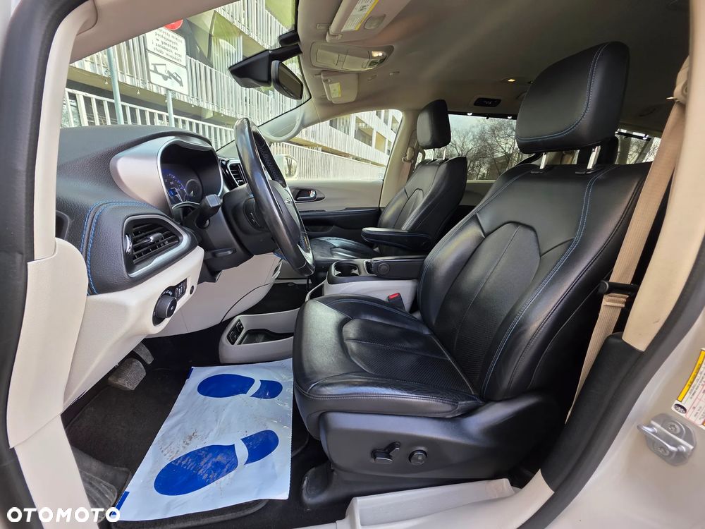 Chrysler Pacifica - 5