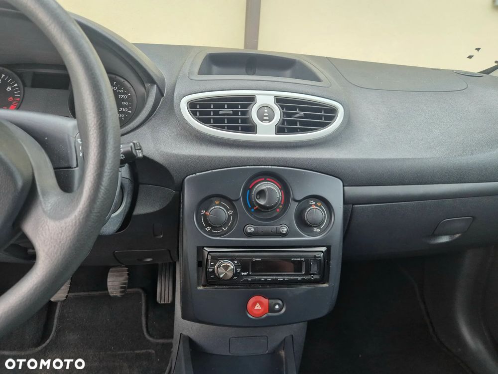 Renault Clio 1.2 16V 75 Yahoo - 15