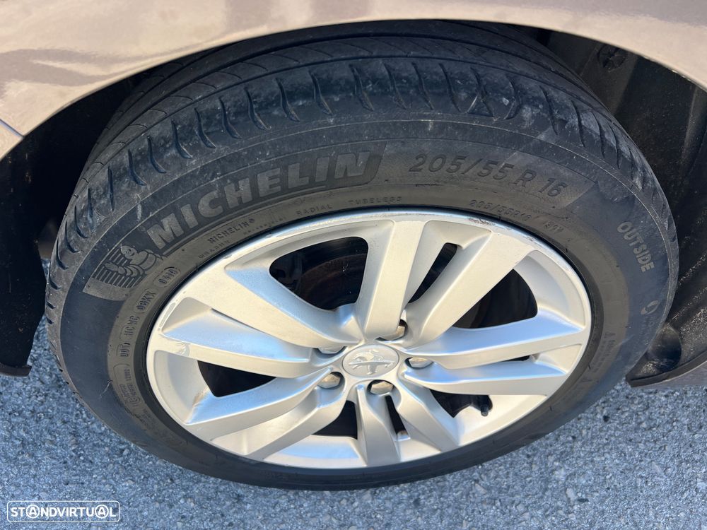 Peugeot 308 SW 1.2 PureTech Style - 14