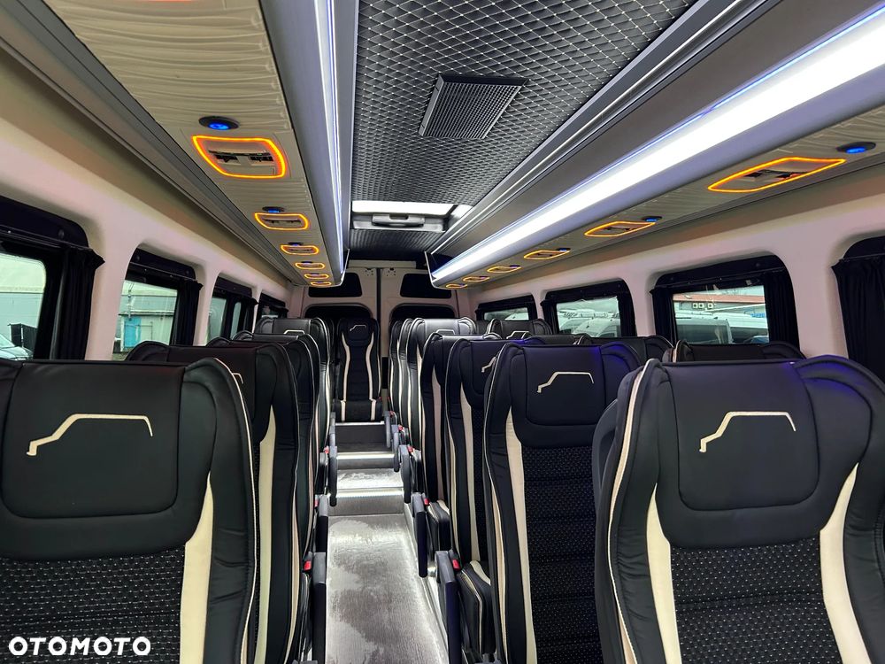 Mercedes-Benz Sprinter 519 - 19