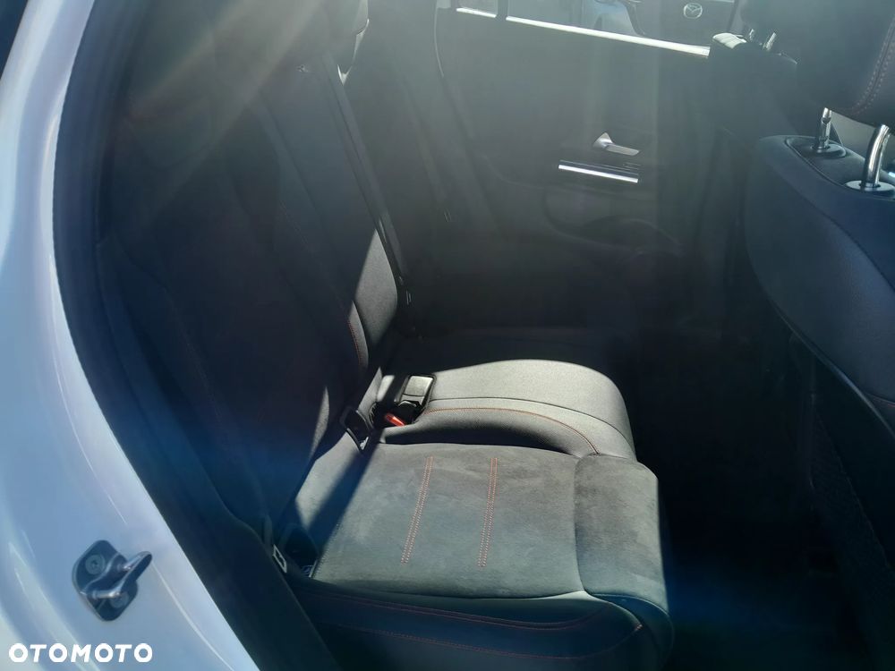 Mercedes-Benz GLA 200 mHEV AMG Line 7G-DCT - 18