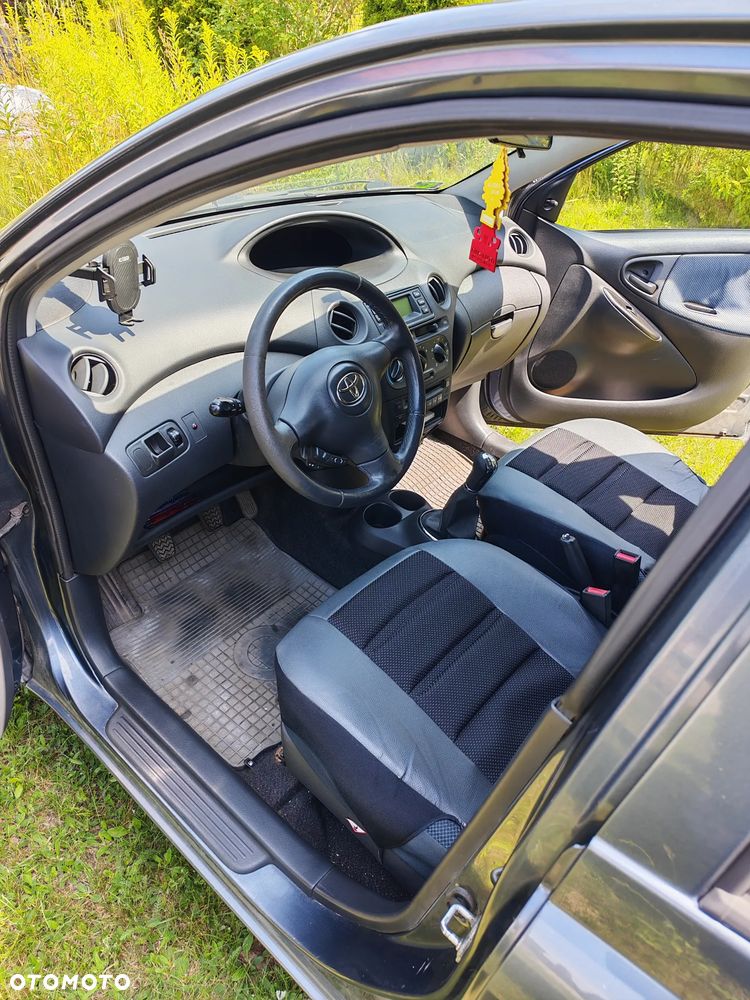 Toyota Yaris 1.3 Sol - 4