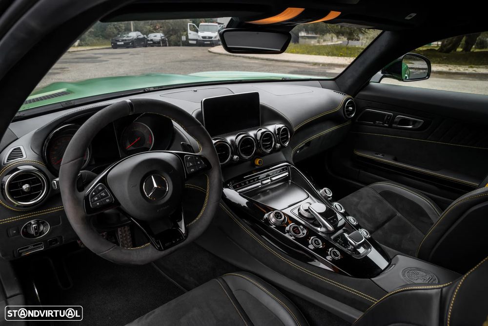 Mercedes-Benz AMG GT R - 18