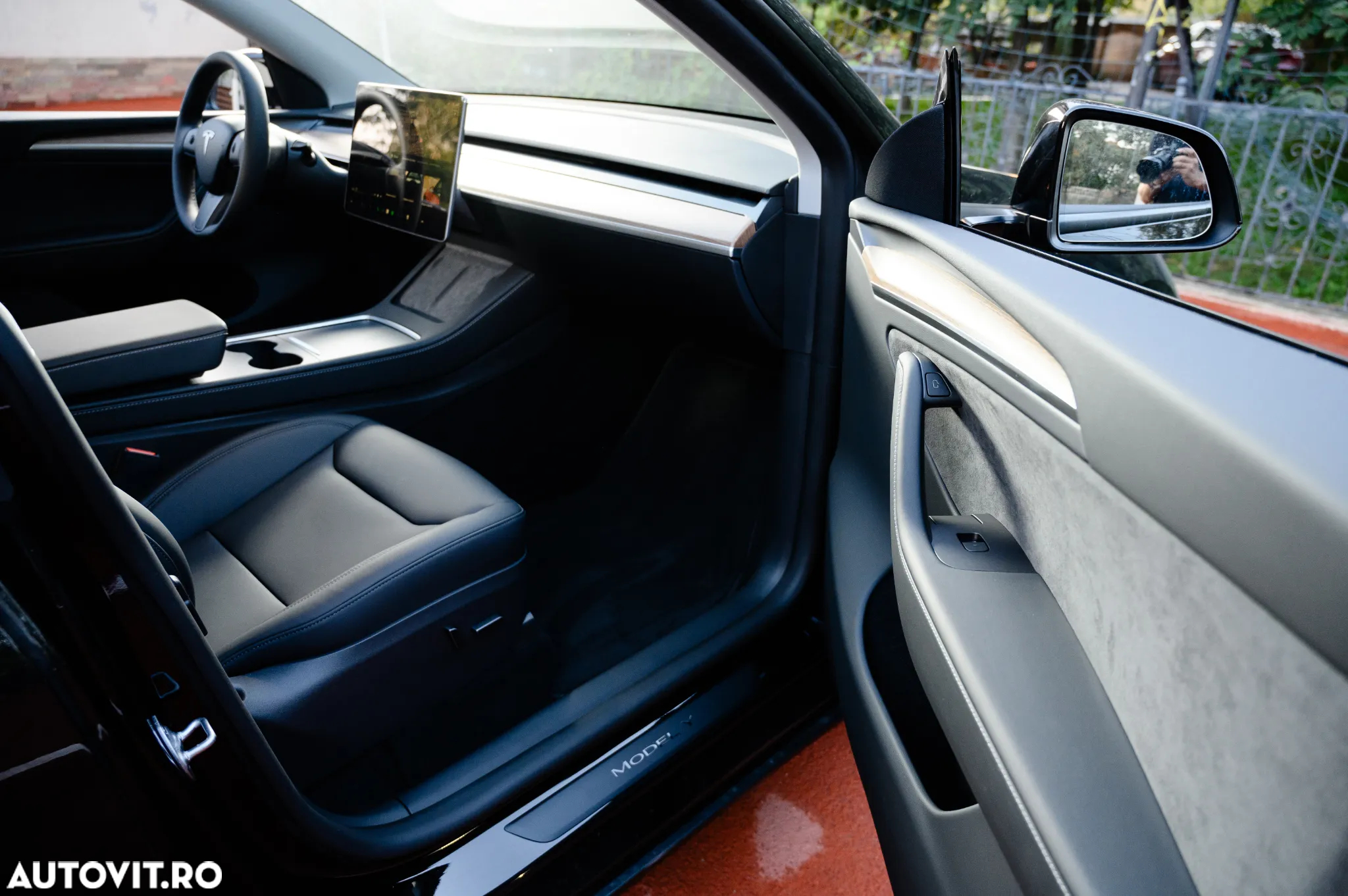 Tesla Model Y - 18