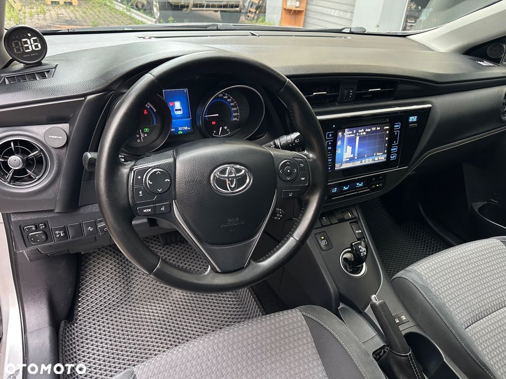 Toyota Auris - 11