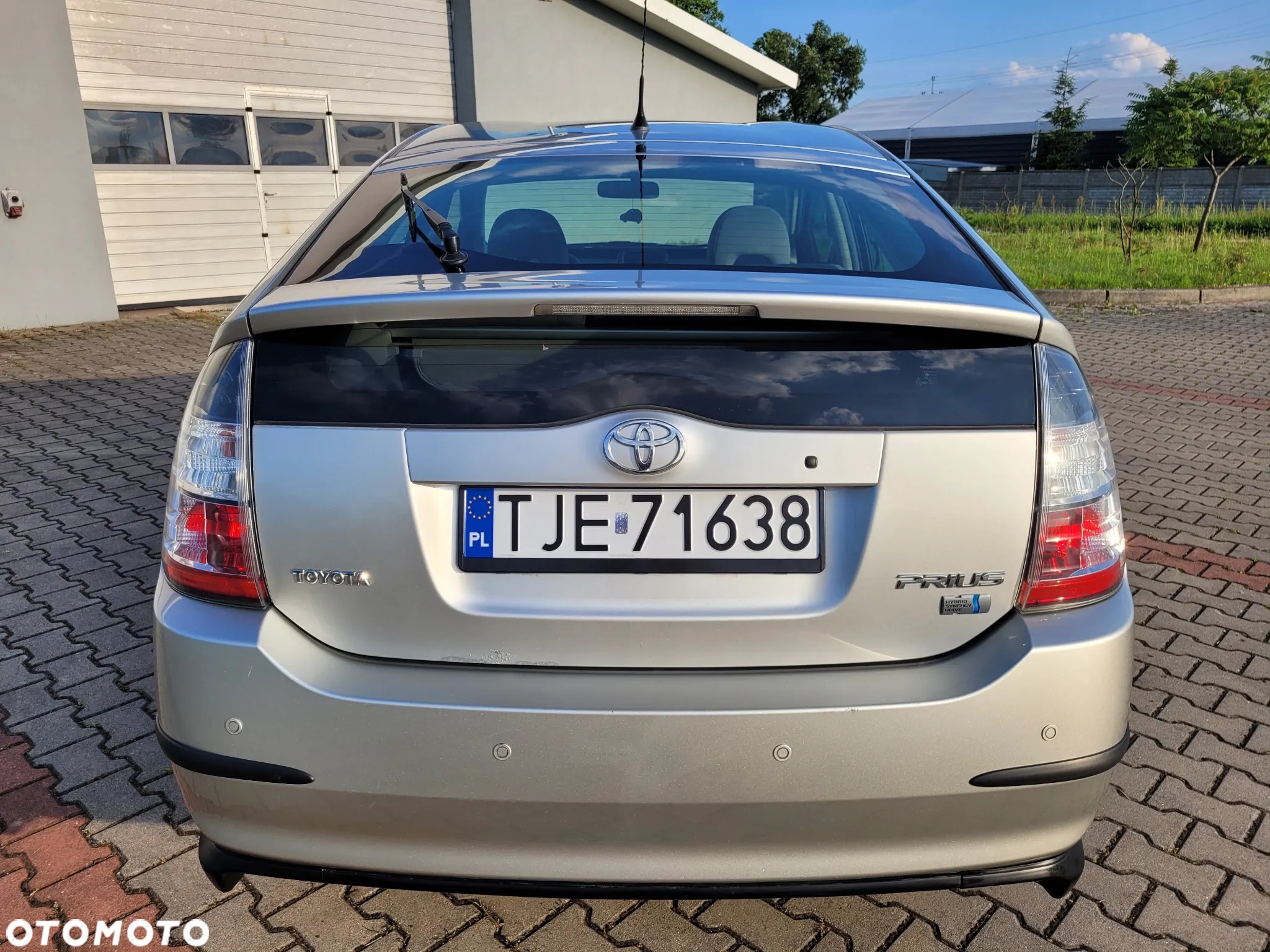 Toyota Prius (Hybrid) - 30