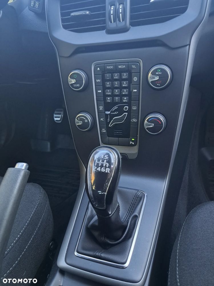 Volvo V40 D2 - 23