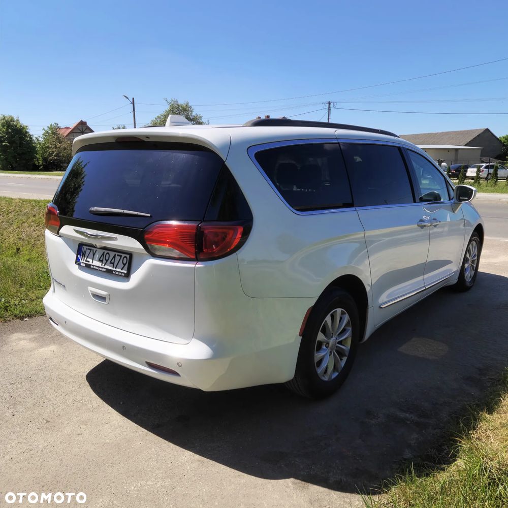 Chrysler Pacifica - 7