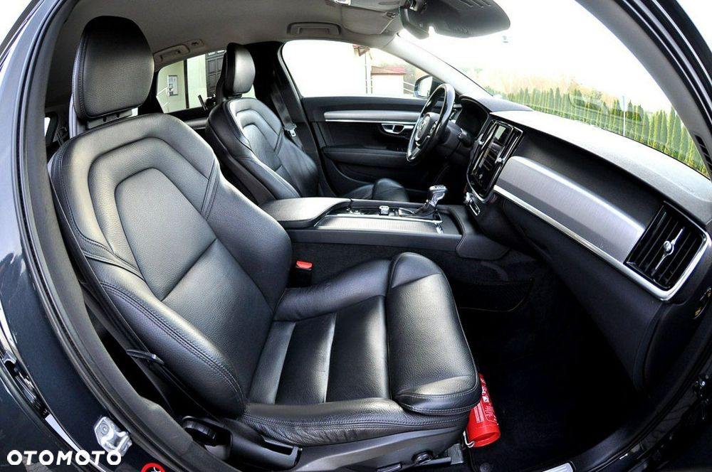 Volvo V90 D3 Momentum Pro - 31
