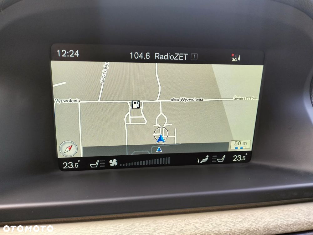 Volvo XC 70 3.2 AWD Momentum - 25