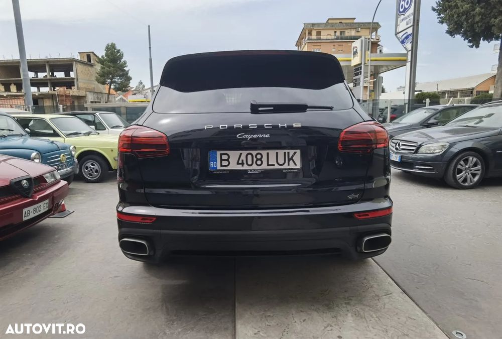 Porsche Cayenne - 4