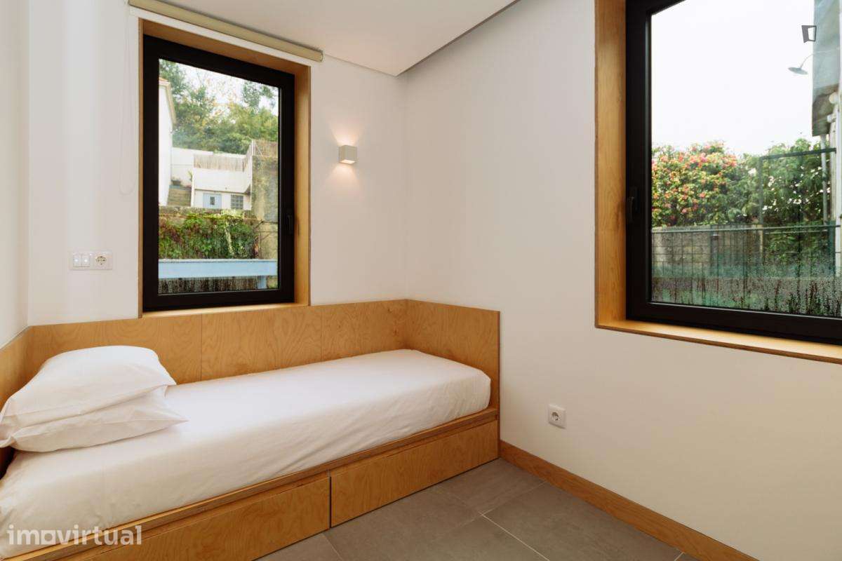 Residência com 20 quartos - localizado em Santo Ildefonso Porto - Grande imagem: 3/8