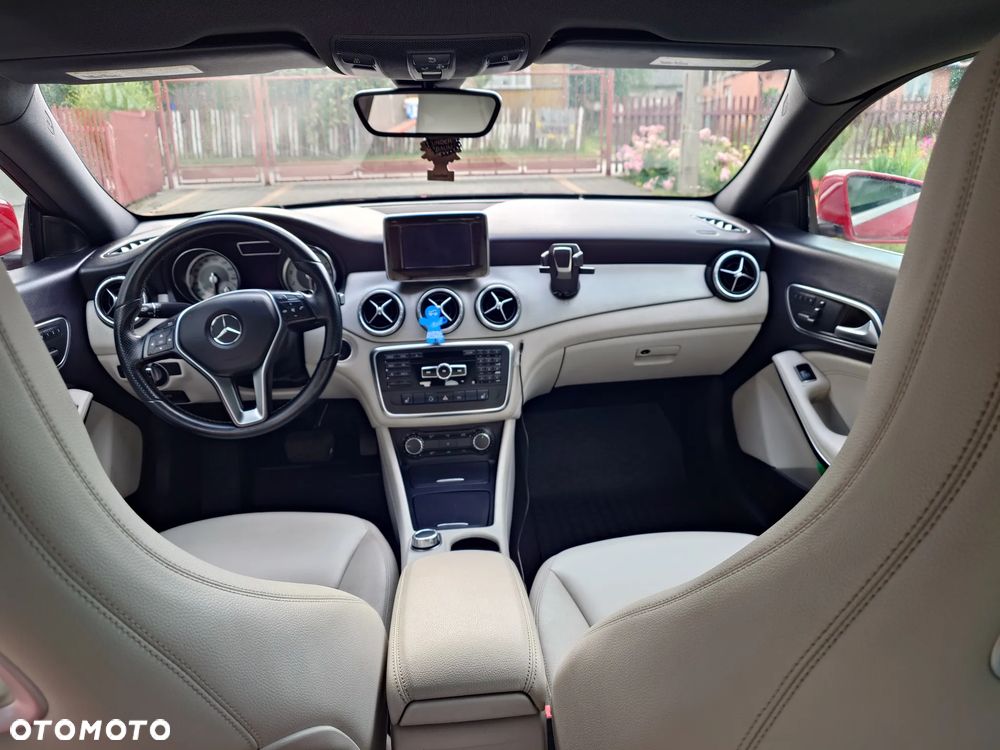 Mercedes-Benz CLA 250 4Matic 7G-DCT - 19
