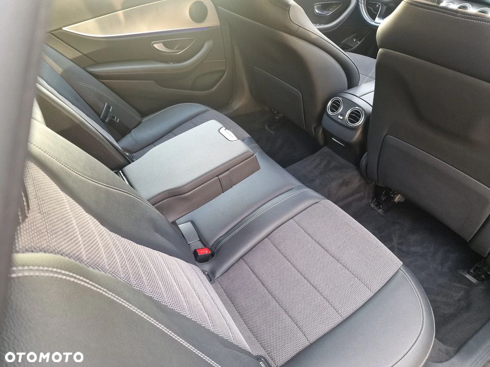 Mercedes-Benz Klasa E 220 d 4Matic 9G-TRONIC AMG Line - 15