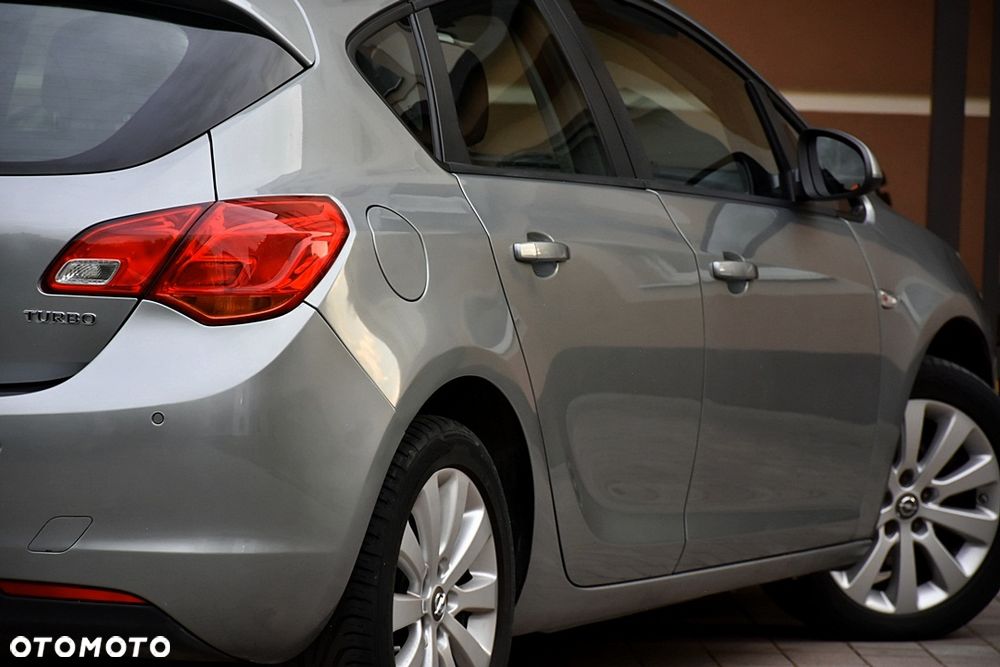 Opel Astra 1.6 Turbo Color Edition - 11