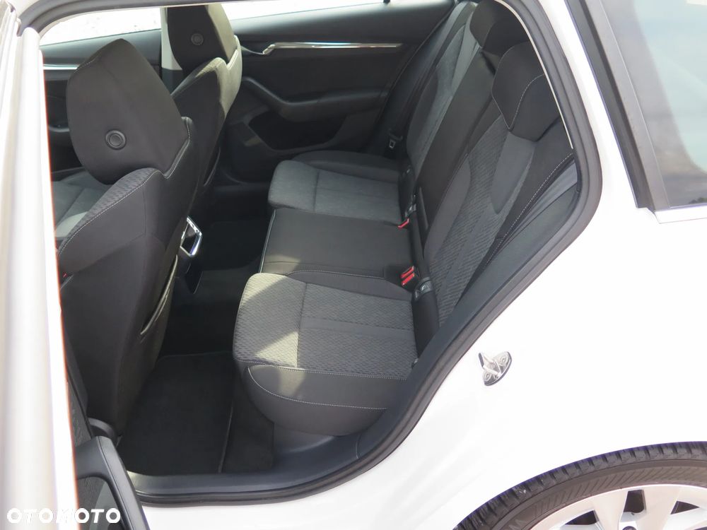 Skoda Octavia 2.0 TDI SCR Style DSG - 29