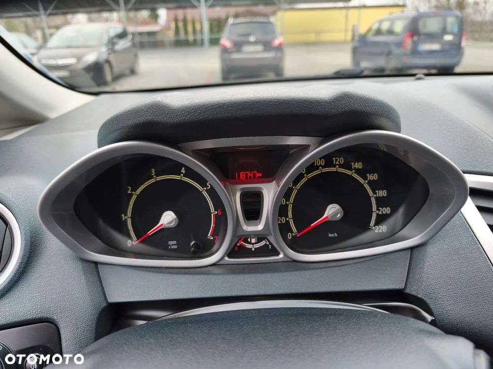 Ford Fiesta 1.25 Ghia - 19