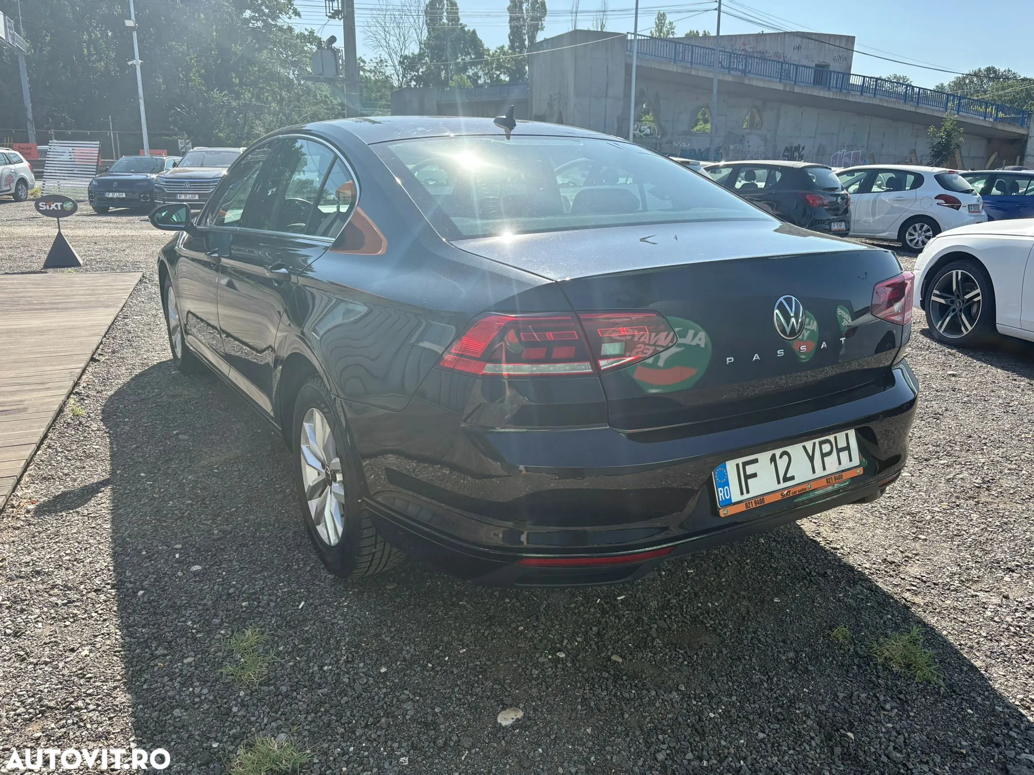 Volkswagen Passat - 4