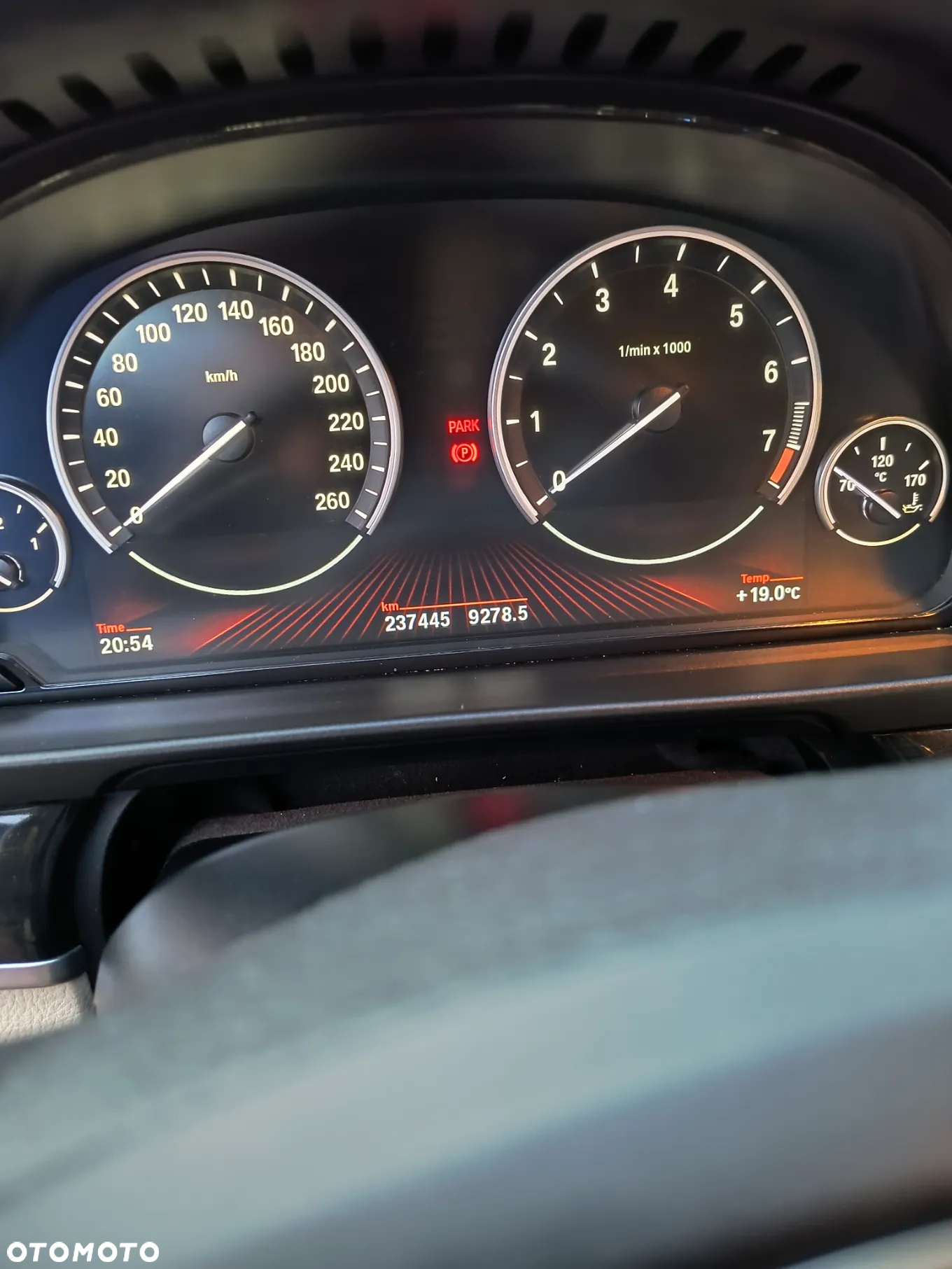 BMW Seria 5 528i xDrive - 12