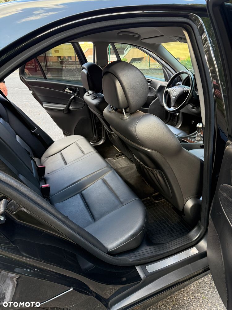 Mercedes-Benz Klasa C 180 Kompressor Elegance Sport Edition - 6