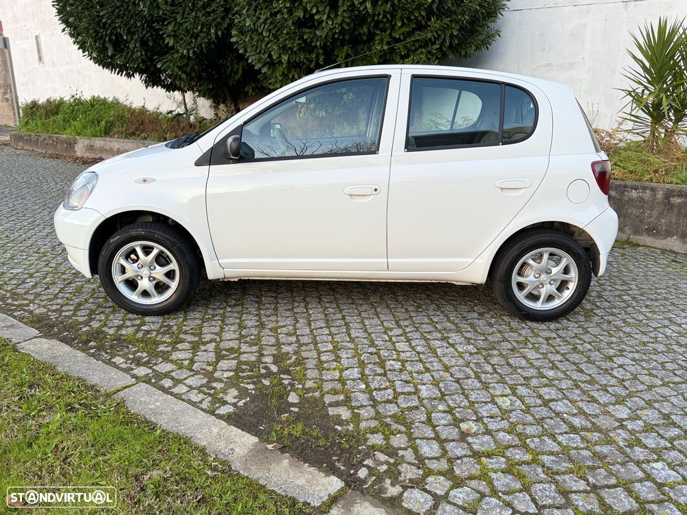 Toyota Yaris 1.0 Luna TA - 2