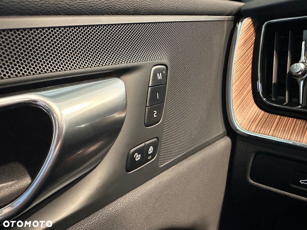 Volvo XC 60 B6 B AWD Ultimate Dark - 13