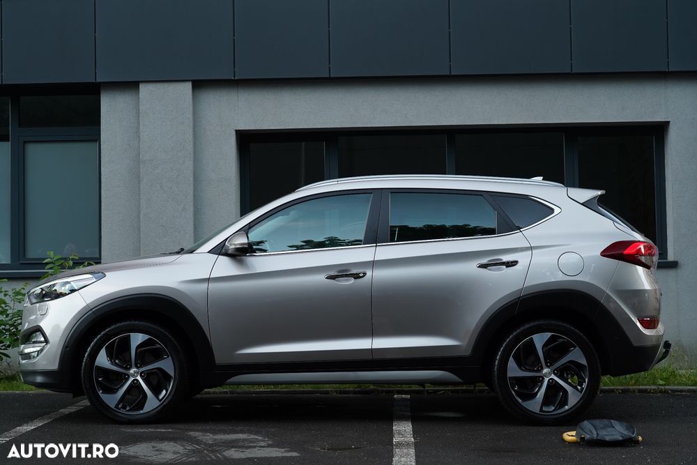 Hyundai Tucson 2.0 CRDI 4WD Automatik Premium - 23