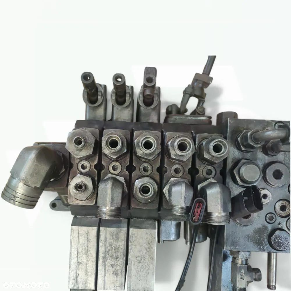 Rozdzielacz hydrauliczny 200033054068 Bucher MERLO TF 45.11 - 19