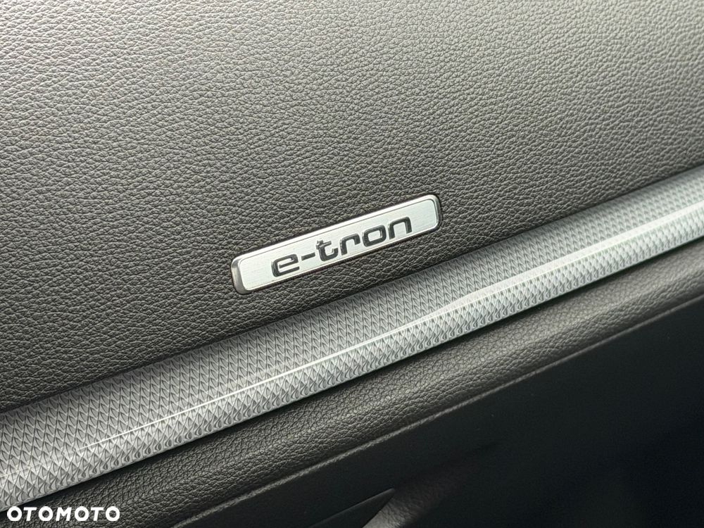 Audi A3 Sportback 1.4 TFSI E-tron Ambiente e-S tronic - 19