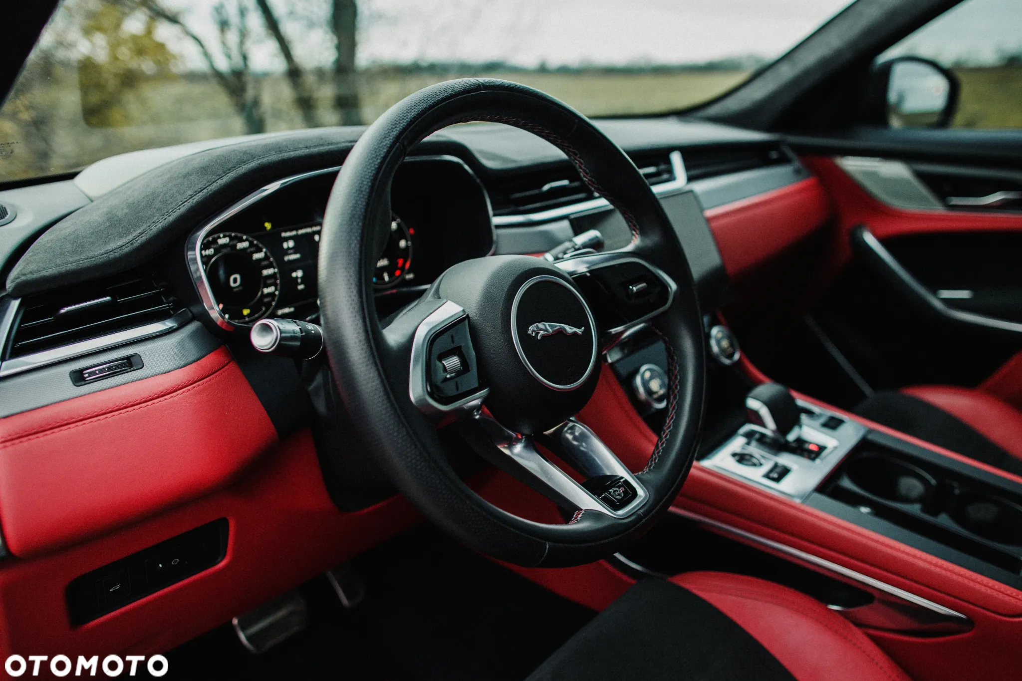 Jaguar F-Pace 5.0 V8 P550 AWD SVR - 10