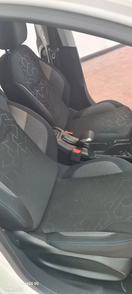 Peugeot 2008 BlueHDi 100 STOP & START Signature - 17