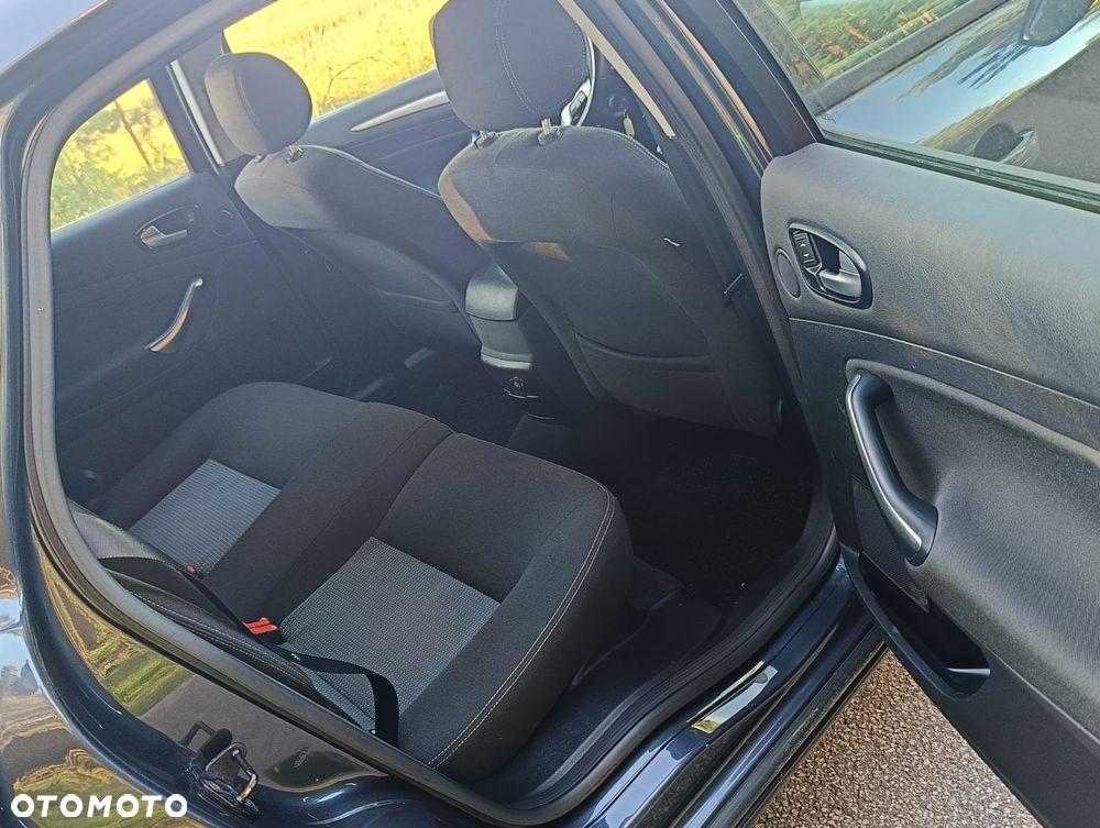 Ford Mondeo 2.0 Ambiente - 23