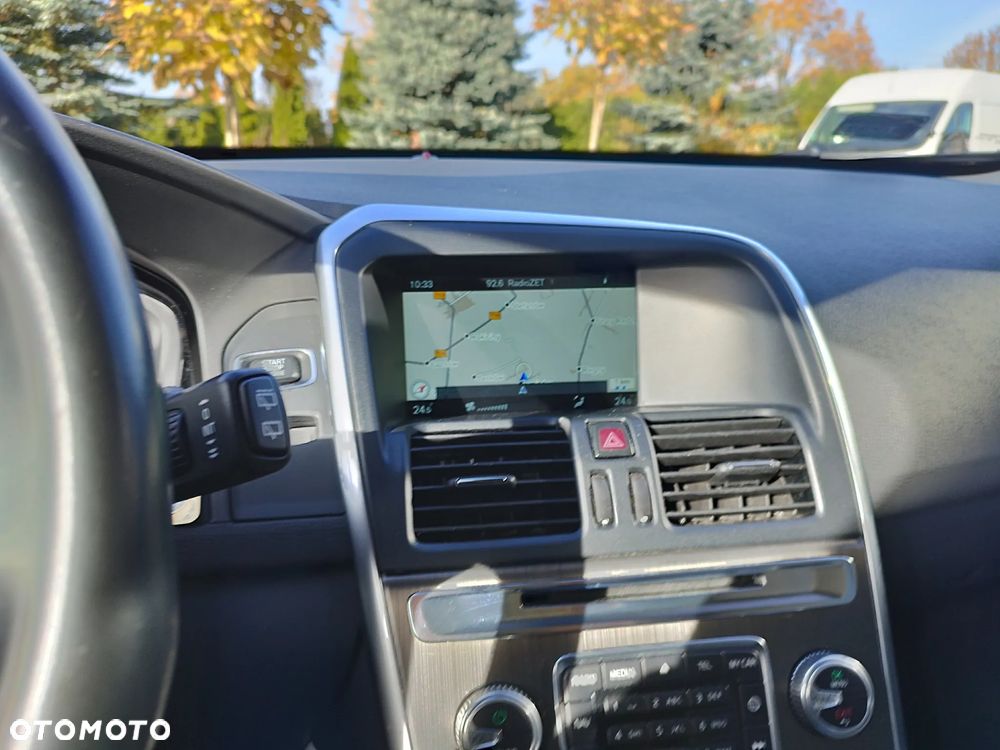 Volvo XC 60 T5 Drive-E R-Design Momentum - 19