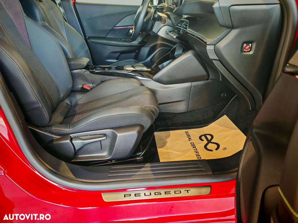 Peugeot 2008 PureTech 130 EAT8 GT - 16